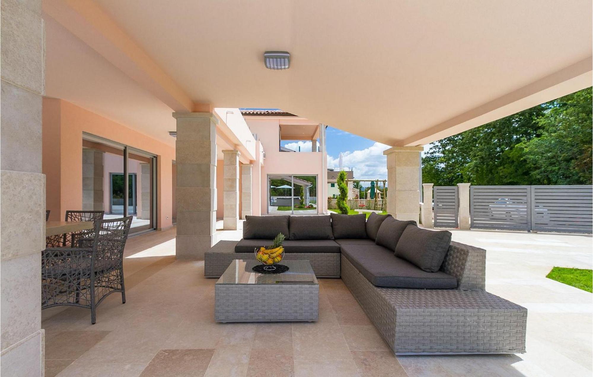 Holiday home Liv Pula