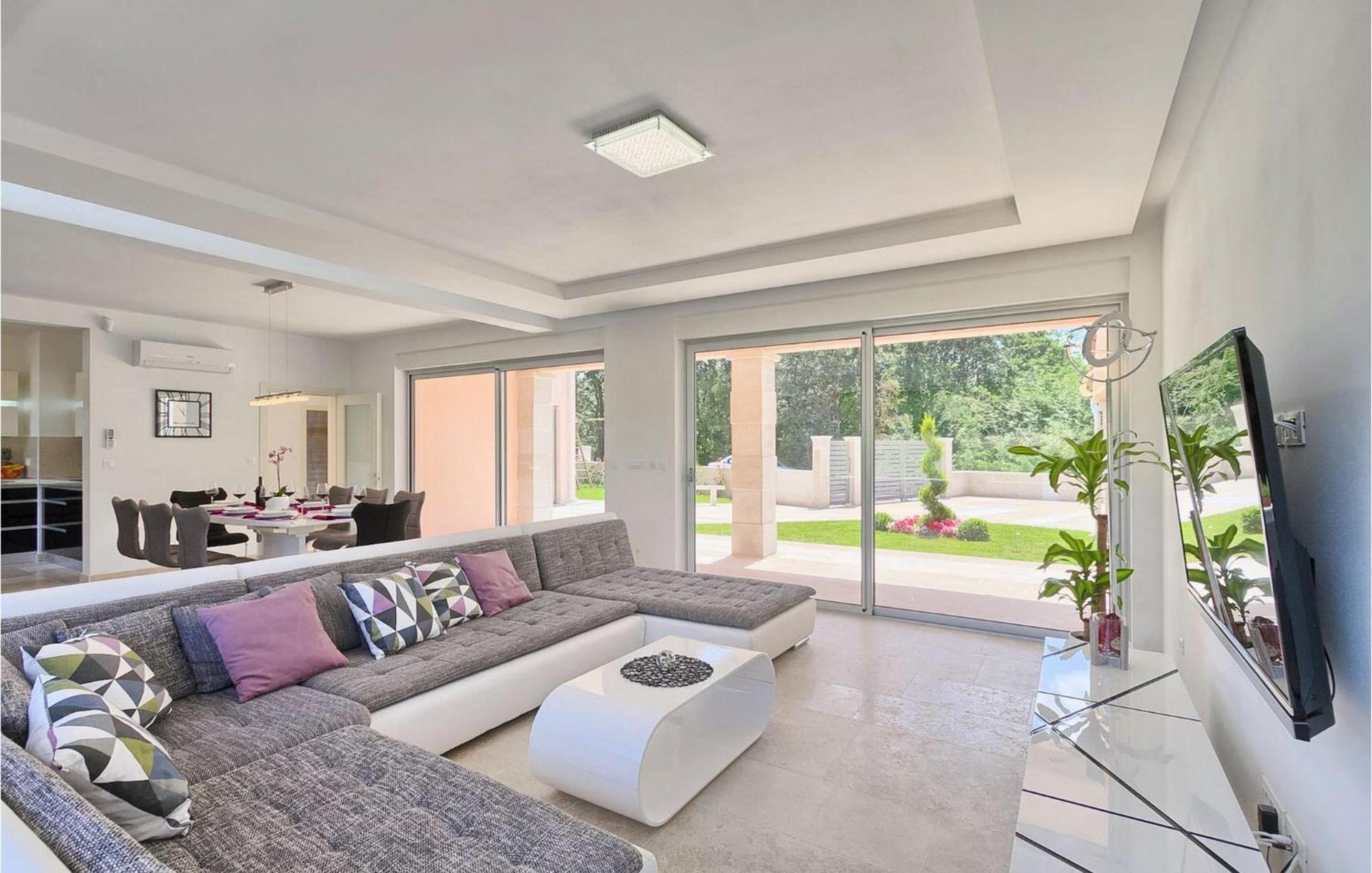 Liv Holiday home Pula