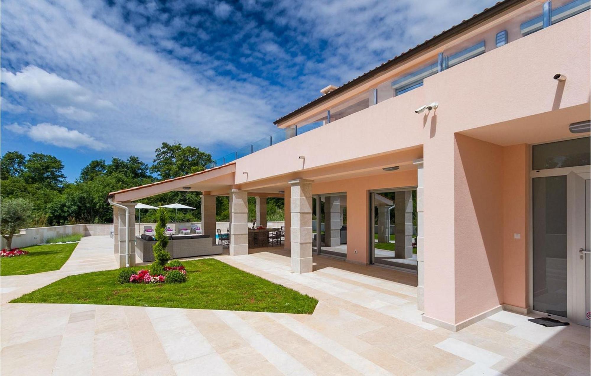 Liv Holiday home *