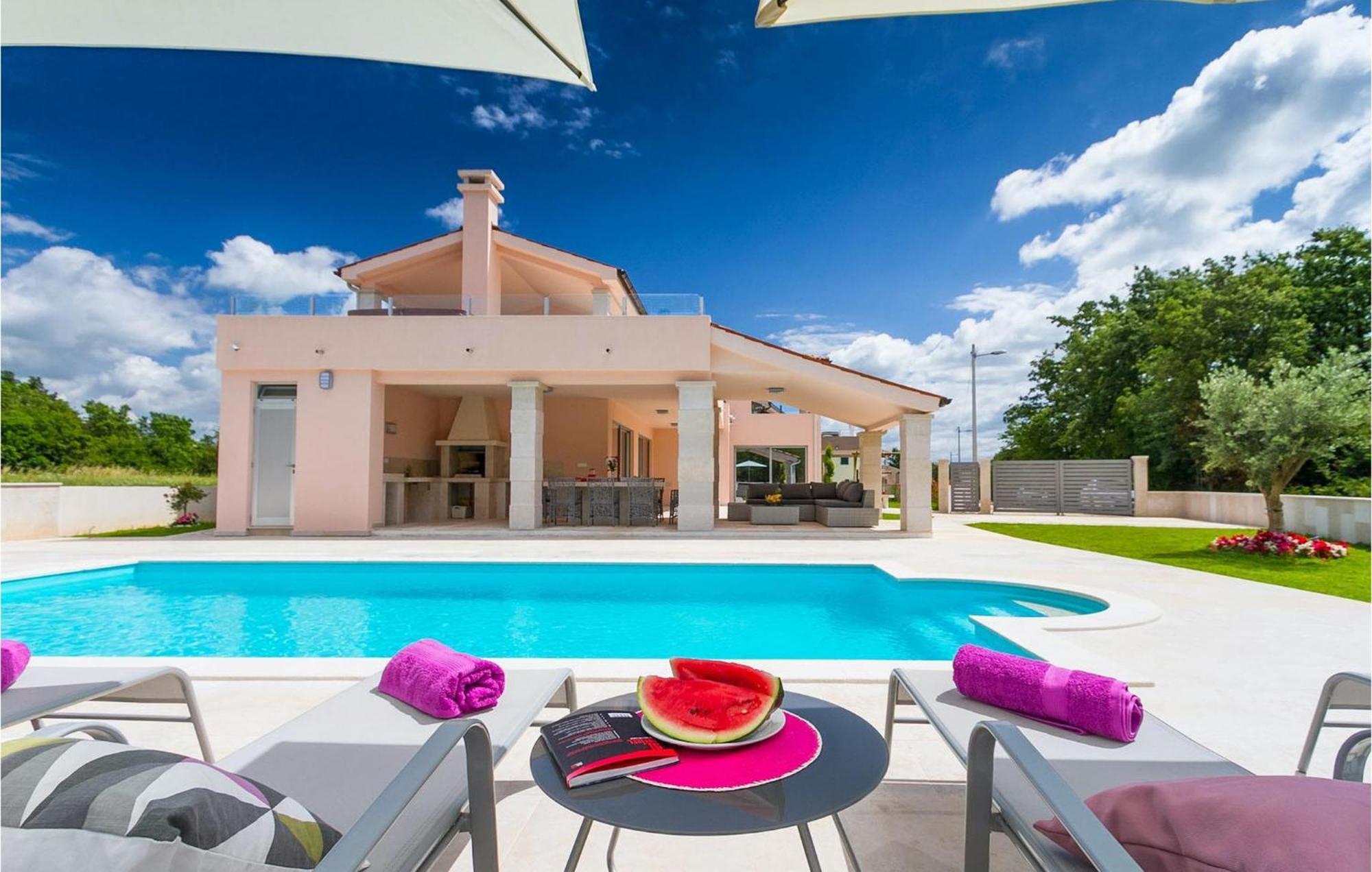 Liv Holiday home *