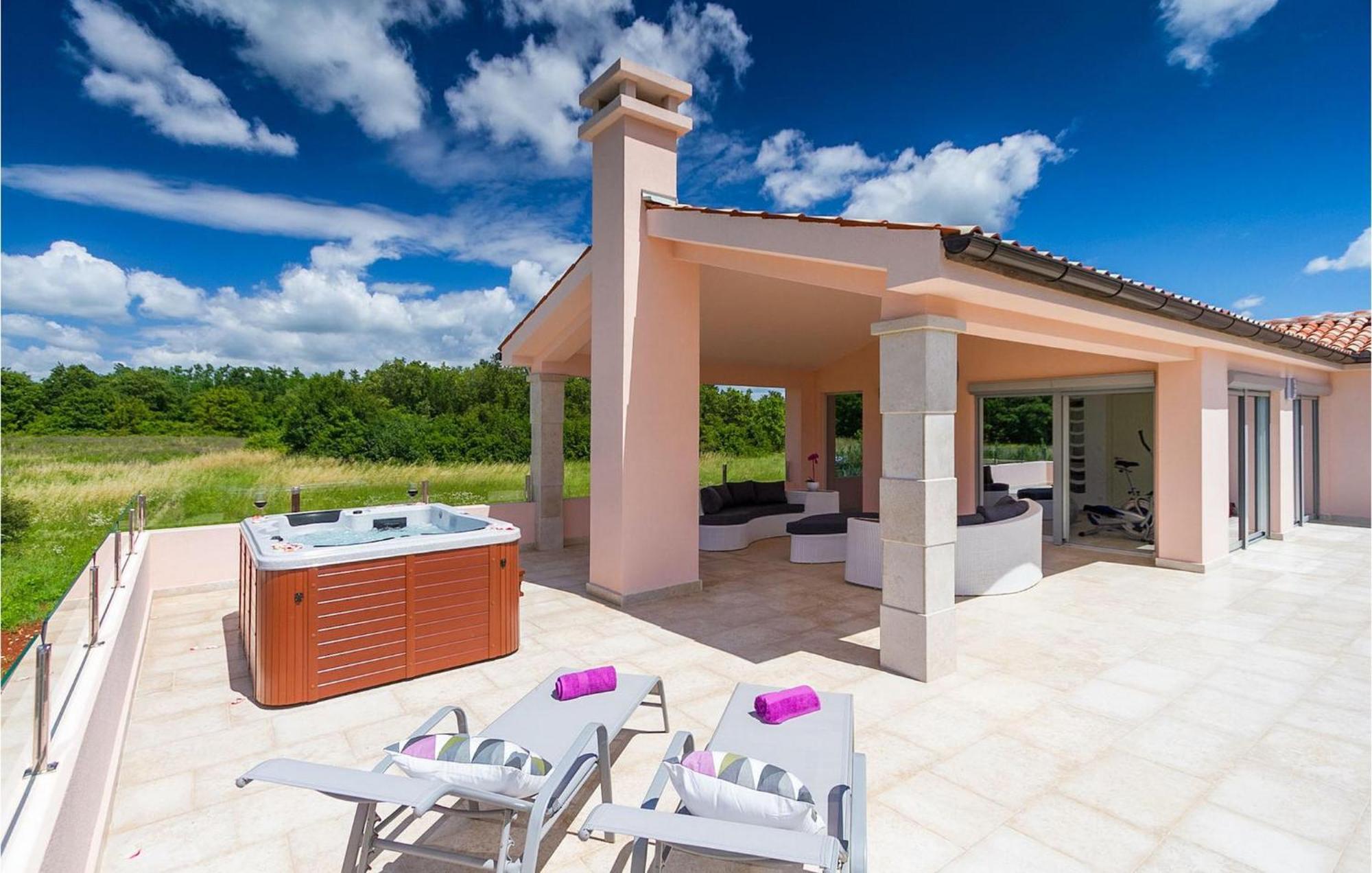 Holiday home Liv *