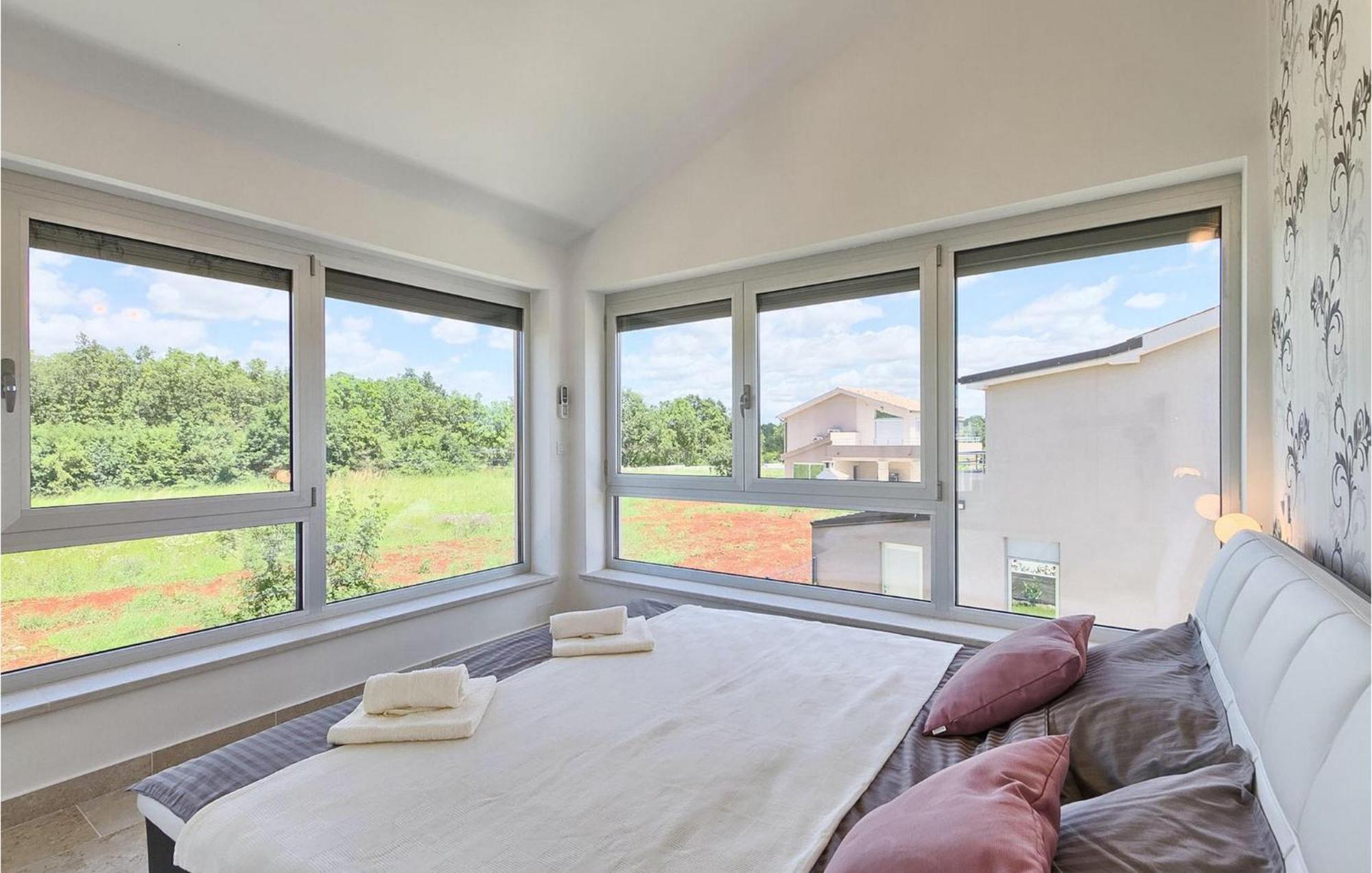 Holiday home Liv Pula
